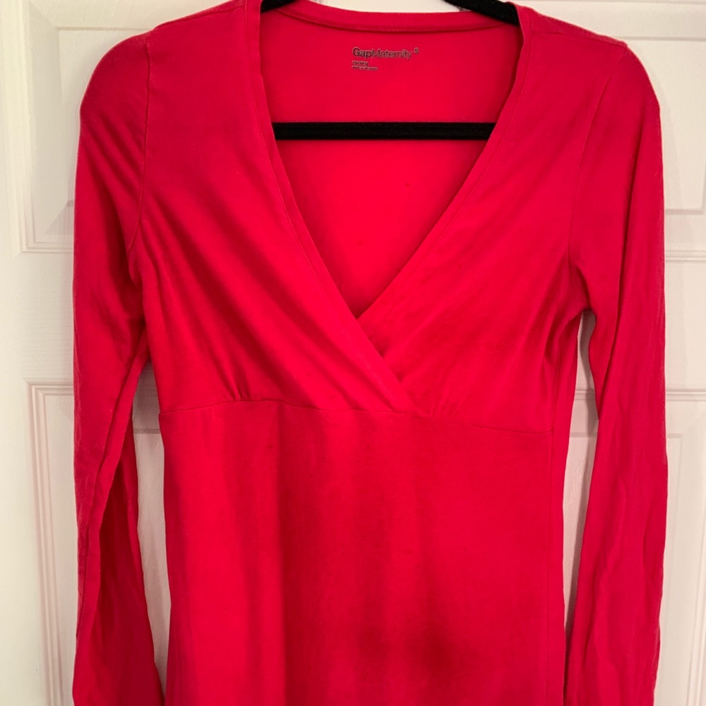 Gap maternity nursing shirt